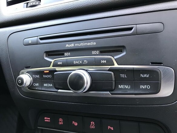 2011 Audi Q3 I (8U), белый - вид 14