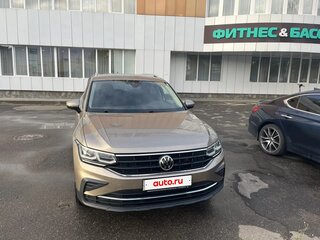 2021 Volkswagen Tiguan II Рестайлинг, коричневый, 3550000 рублей, вид 1