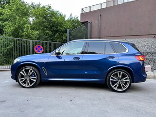 2019 BMW X5 M50d IV (G05/G18), синий, 6500000 рублей, вид 4