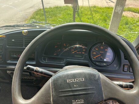 2004 Isuzu Forward (F-Series), зелёный, 6000000 рублей, вид 3