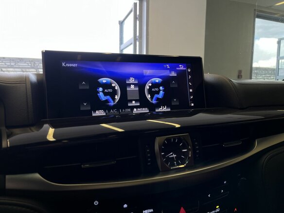 2017 Lexus LX 570 III Рестайлинг 2, чёрный, 7825000 рублей - вид 14