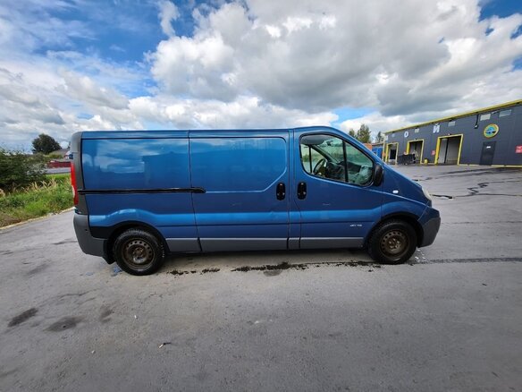 2011 Renault Trafic II Рестайлинг, серый, 1150000 рублей - вид 2