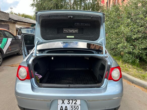 2005 Volkswagen Passat B6, серый, 530000 рублей - вид 9