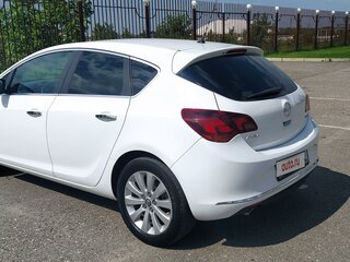 2014 Opel Astra J Рестайлинг, белый, 1250000 рублей, вид 4