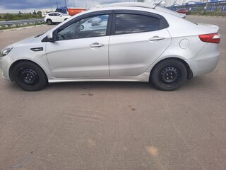 2013 Kia Rio III, серебристый, 675000 рублей, вид 3