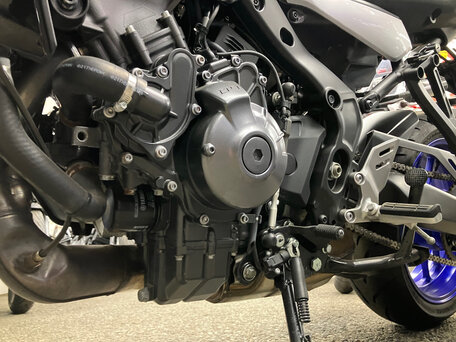 2021 Yamaha MT-09 Tracer (FJ-09), серый, 1250000 рублей, вид 4