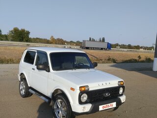 2014 Lada (ВАЗ) 2121 (4x4) Urban I Рестайлинг, белый, 500000 рублей, вид 2