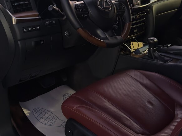 2016 Lexus LX 570 III Рестайлинг 2, белый, 9300000 рублей - вид 12