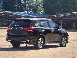 2021 Mitsubishi Outlander III Рестайлинг 3, чёрный, 2016000 рублей, вид 4