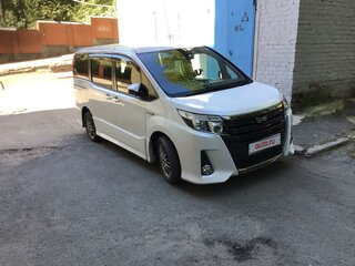 2017 Toyota Noah III (R80), белый, 2080000 рублей, вид 3