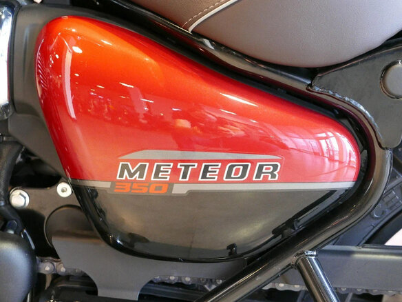 2026 Royal Enfield Meteor, красный, 528000 рублей - вид 6