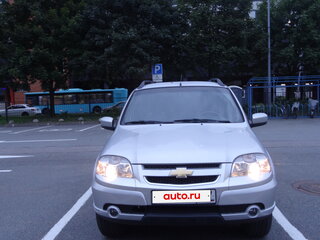 2013 Chevrolet Niva I Рестайлинг, серебристый, 570000 рублей, вид 1