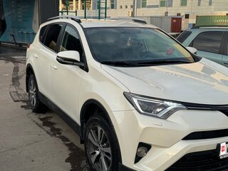 2017 Toyota RAV4 IV (XA40) Рестайлинг, белый, 2200000 рублей, вид 1