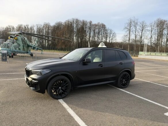 2022 BMW X5 40d IV (G05/G18), чёрный, 8900000 рублей - вид 3