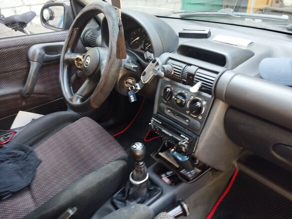 1994 Opel Corsa B, чёрный, 125000 рублей - вид 4