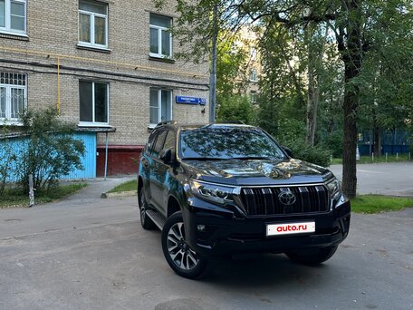 2022 Toyota Land Cruiser Prado 150 Series Рестайлинг 3, чёрный, 5690000 рублей, вид 4