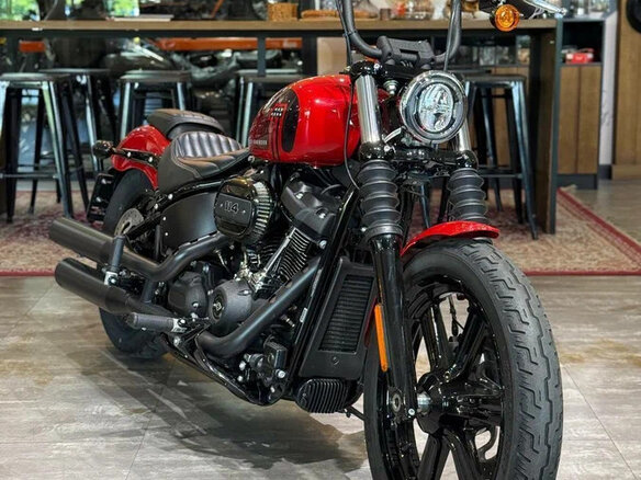 2023 Harley-Davidson Street Bob, красный, 1940000 рублей - вид 2