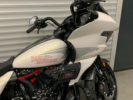 2024 Harley-Davidson CVO Road Glide ST, белый, 5800000 рублей, вид 3