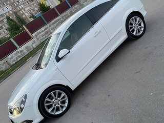 2010 Opel Astra GTC H Рестайлинг, белый, 850000 рублей, вид 5
