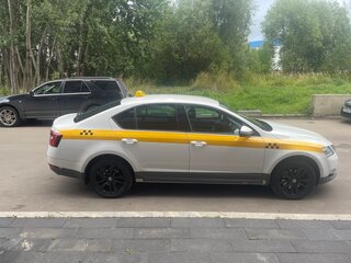 2019 Skoda Octavia III (A7) Рестайлинг, белый, 1700000 рублей, вид 3