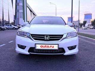 2013 Honda Accord IX, белый, 1650000 рублей, вид 3