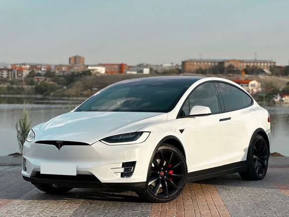 2018 Tesla Model X P100D I, белый, 4900000 рублей