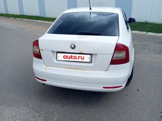 2011 Skoda Octavia II (A5) Рестайлинг, белый, 350000 рублей, вид 2