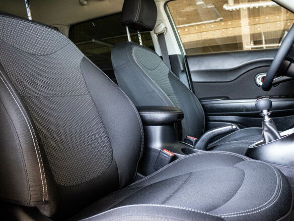 2017 Kia Soul II Рестайлинг, серебристый, 1200000 рублей - вид 11