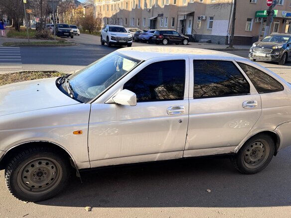 2010 Lada (ВАЗ) Priora I, серебристый, 120000 рублей - вид 1