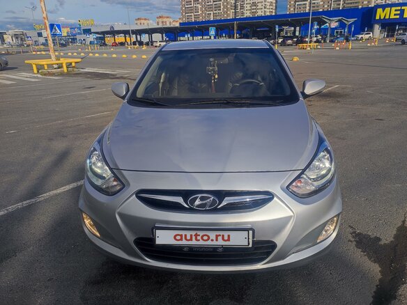 2012 Hyundai Solaris I, серебристый, 1100000 рублей - вид 1