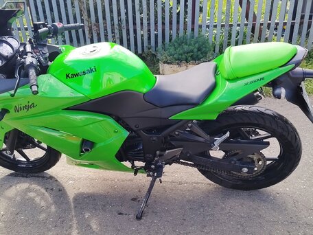 2011 Kawasaki Ninja 250R, зелёный, 220000 рублей, вид 4