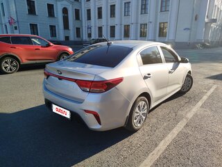2018 Kia Rio IV, серебристый, 1300000 рублей, вид 5