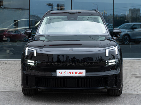 Lynk & Co 900