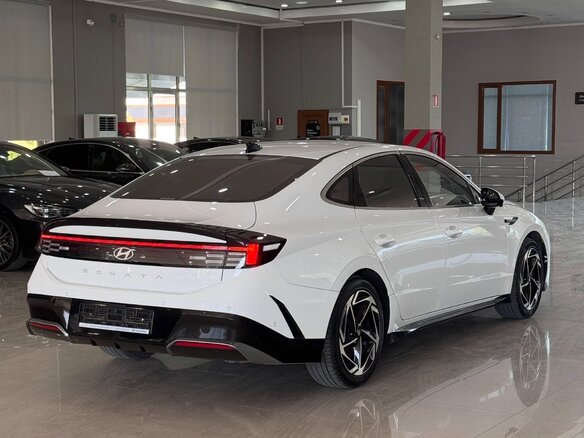 2024 Hyundai Sonata VIII (DN8) Рестайлинг, чёрный, 2750000 рублей - вид 3