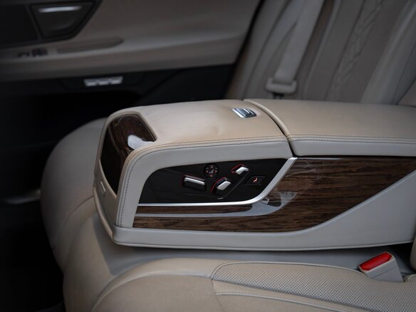2016 BMW 7 серии 740d xDrive VI (G11/G12), серый, 4500000 рублей - вид 36