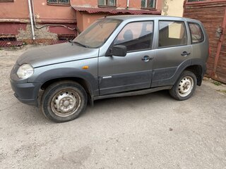 2010 Chevrolet Niva I Рестайлинг, серый, 260000 рублей, вид 5