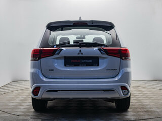 2022 Mitsubishi Outlander III Рестайлинг 3, белый, 1939000 рублей, вид 4