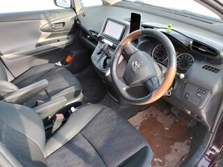 2010 Toyota Wish II, красный, 1330000 рублей, вид 5