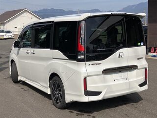 2021 Honda Stepwgn Spada V Рестайлинг, белый, 2138000 рублей, вид 4