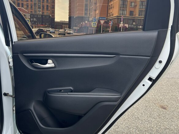 2019 Kia Rio IV, белый, 1550000 рублей - вид 14