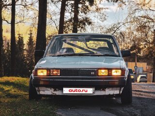 1986 Toyota Carina III (A60), белый, 400000 рублей, вид 2