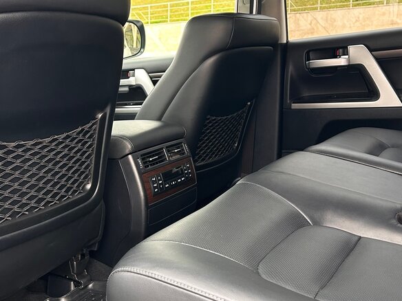 2019 Toyota Land Cruiser 200 Series Рестайлинг 2, белый, 9200000 рублей - вид 7