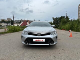 2015 Toyota Camry VII (XV50) Рестайлинг, серебристый, 1900000 рублей, вид 1
