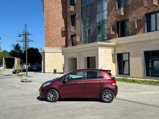 2010 Toyota Vitz II (XP90), красный, 580000 рублей, вид 5