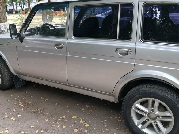 2006 Lada (ВАЗ) 2131 (4x4) I, серебристый, 455000 рублей - вид 3