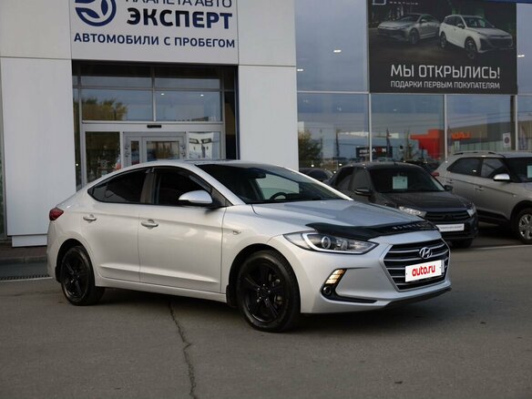 2017 Hyundai Elantra VI (AD), серебристый, 1300000 рублей - вид 4