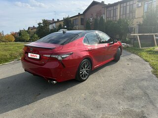 2021 Toyota Camry VIII (XV70) Рестайлинг, красный, 3550000 рублей, вид 4