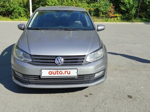 2019 Volkswagen Polo V Рестайлинг, серебристый, 800000 рублей - вид 1