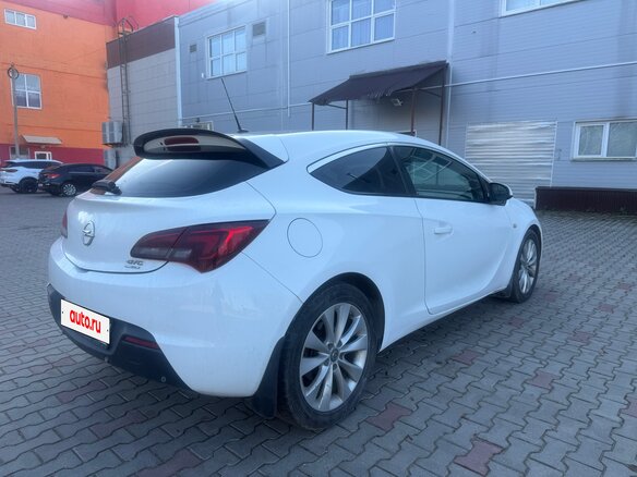 2012 Opel Astra GTC J Рестайлинг, белый, 800000 рублей - вид 3