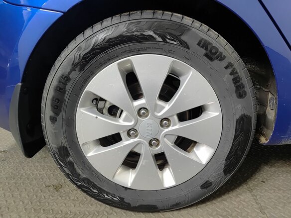 2014 Kia Rio 6-speed III, синий, 715000 рублей - вид 17